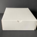 Balta popierinė dėžutė 21*21*8